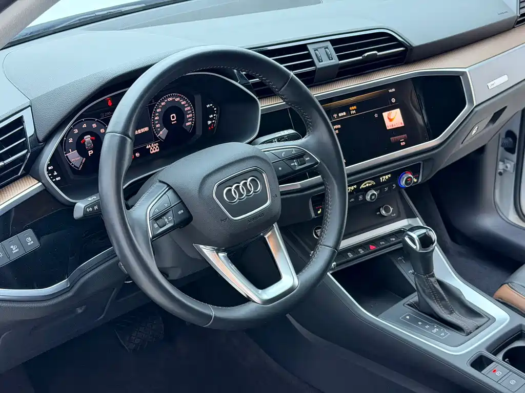 Audi Q3 — фото 8