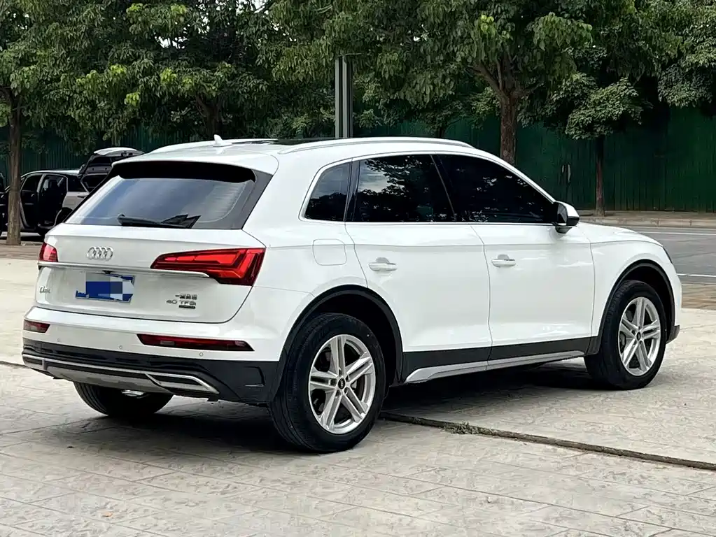 Audi Q5L — фото 9