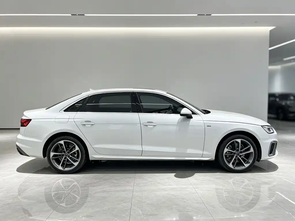 Audi A4L — фото 7