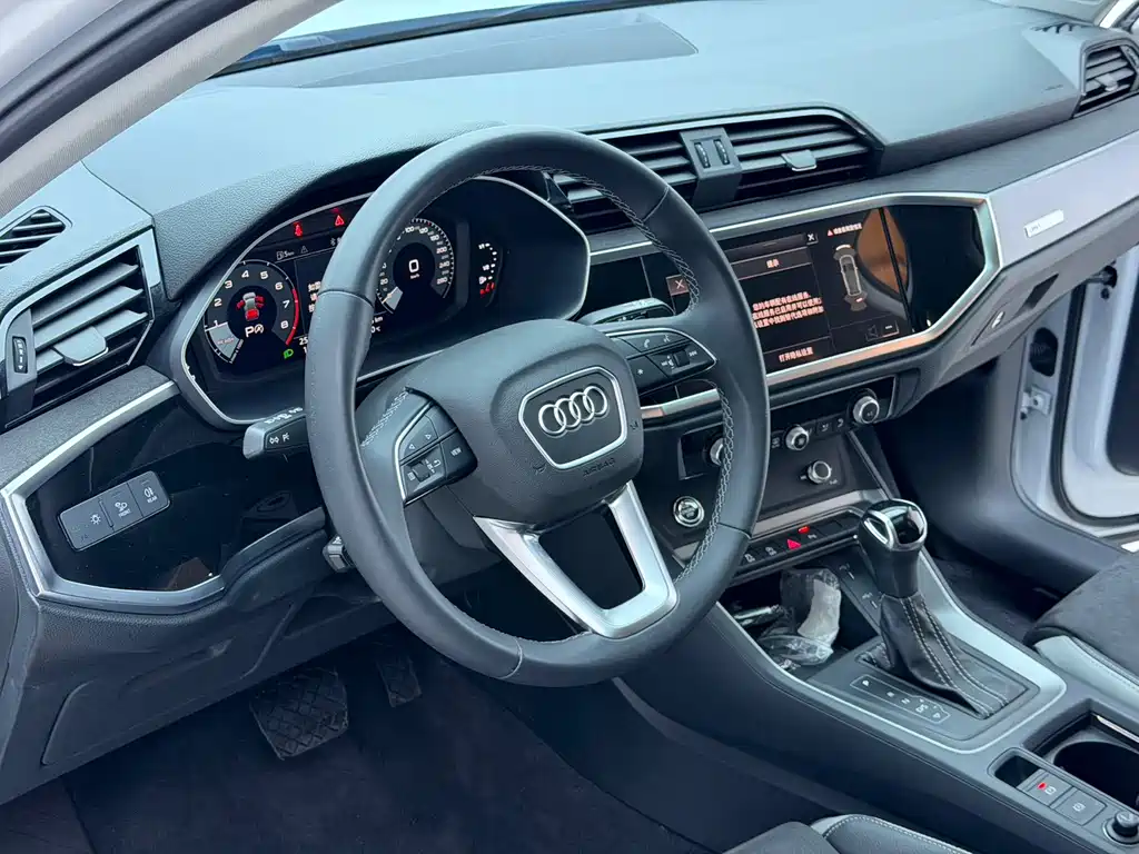 Audi Q3 — фото 7