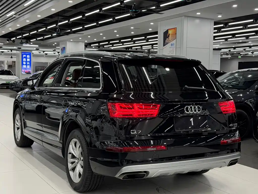Audi Q7 — фото 4