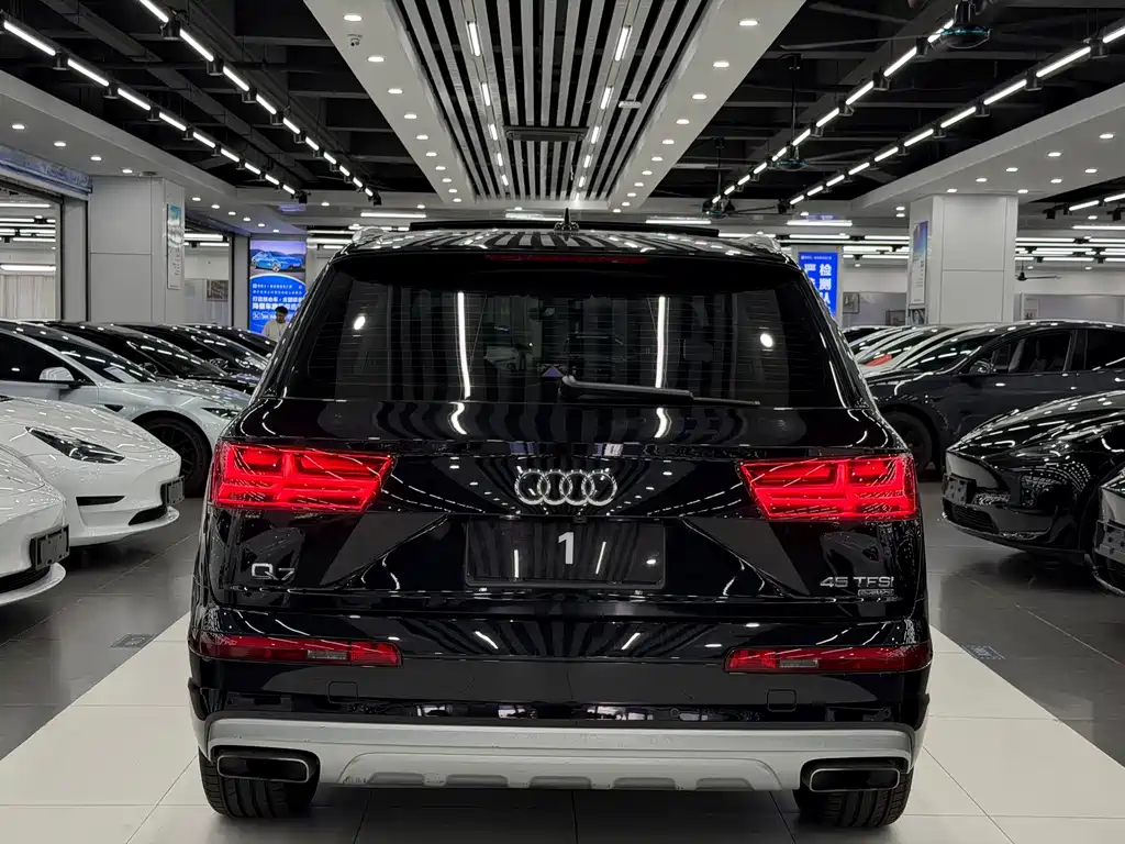 Audi Q7 — фото 5