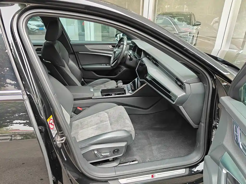 Audi A6L — фото 10