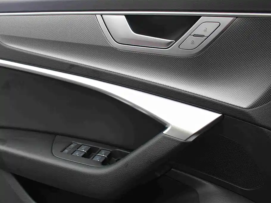 Audi A6L — фото 7