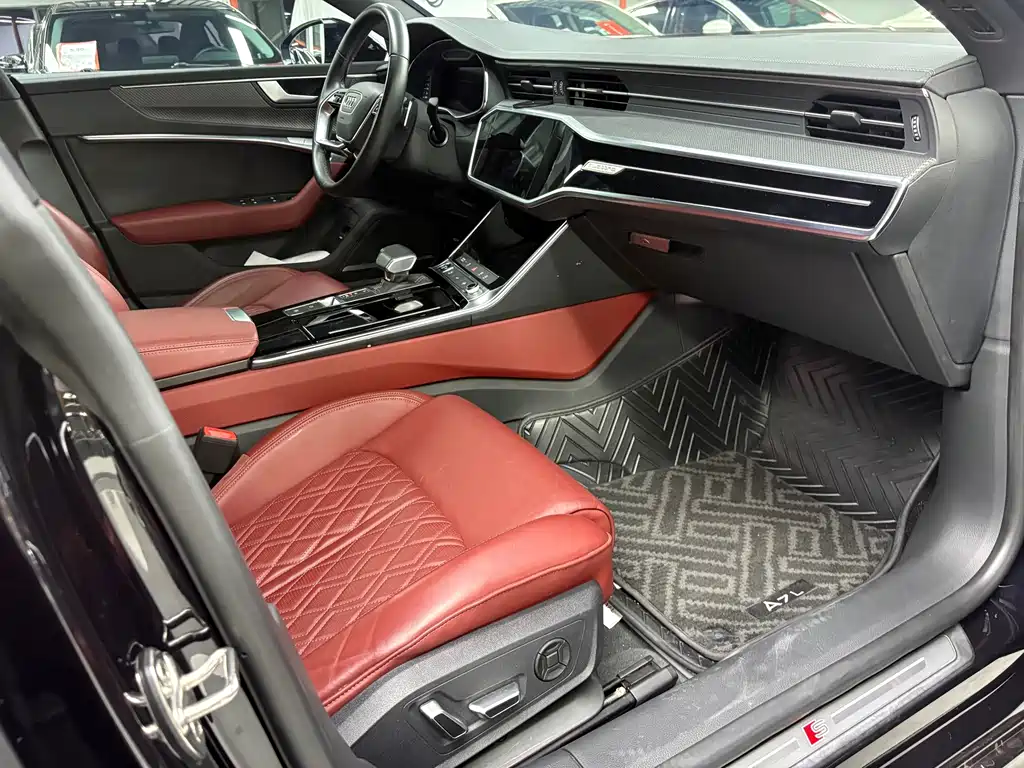 Audi A7L — фото 13
