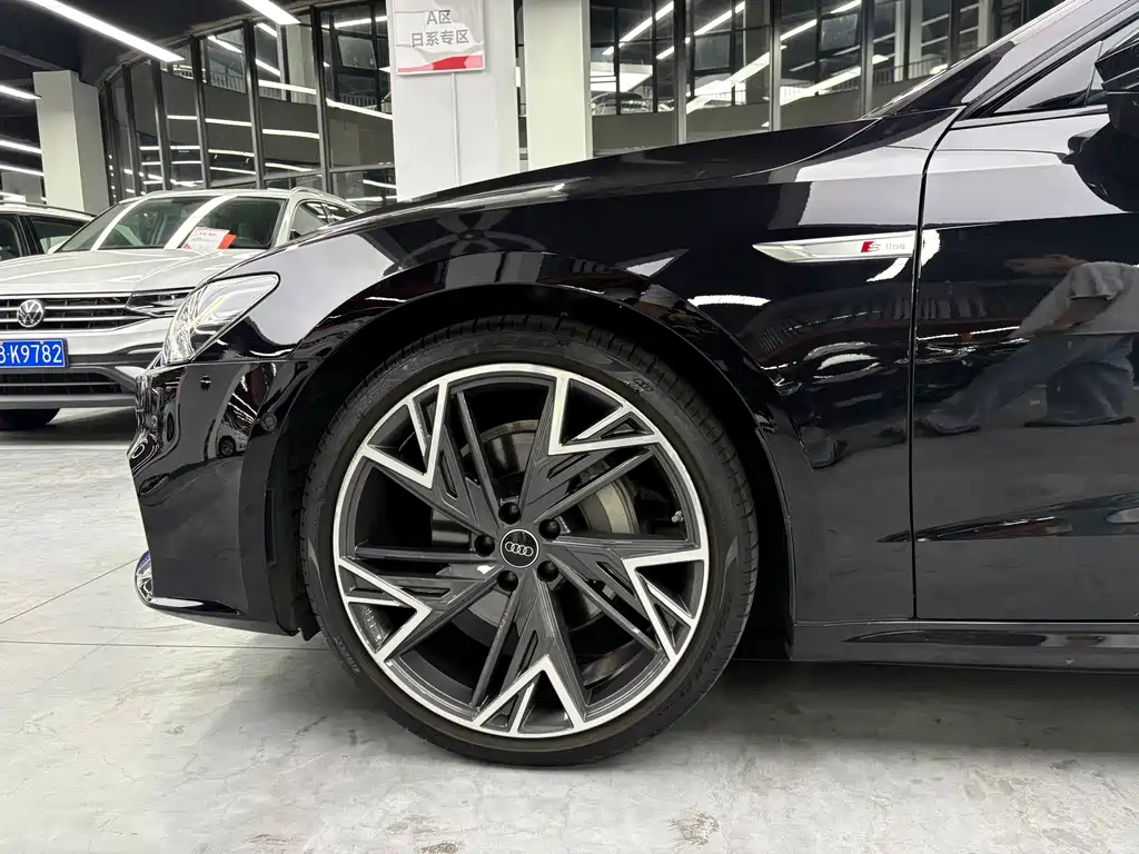 Audi A7L — фото 15