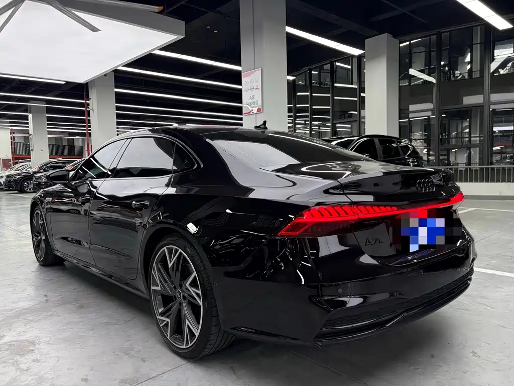 Audi A7L — фото 17