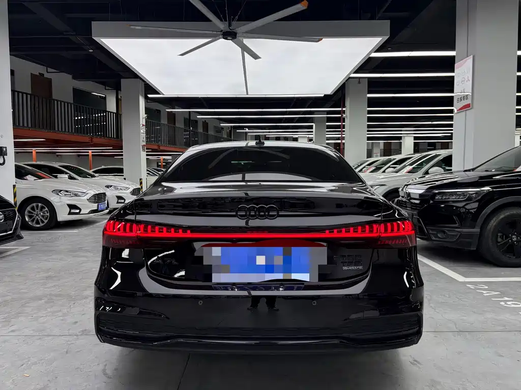 Audi A7L — фото 18