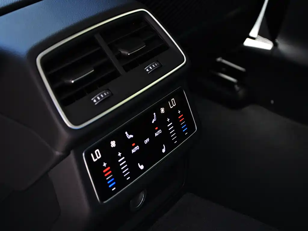 Audi A6L — фото 13
