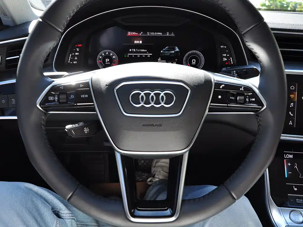 Audi A6L — фото 8