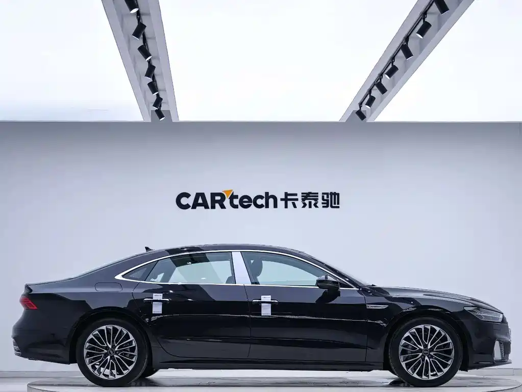 Audi A7L — фото 6