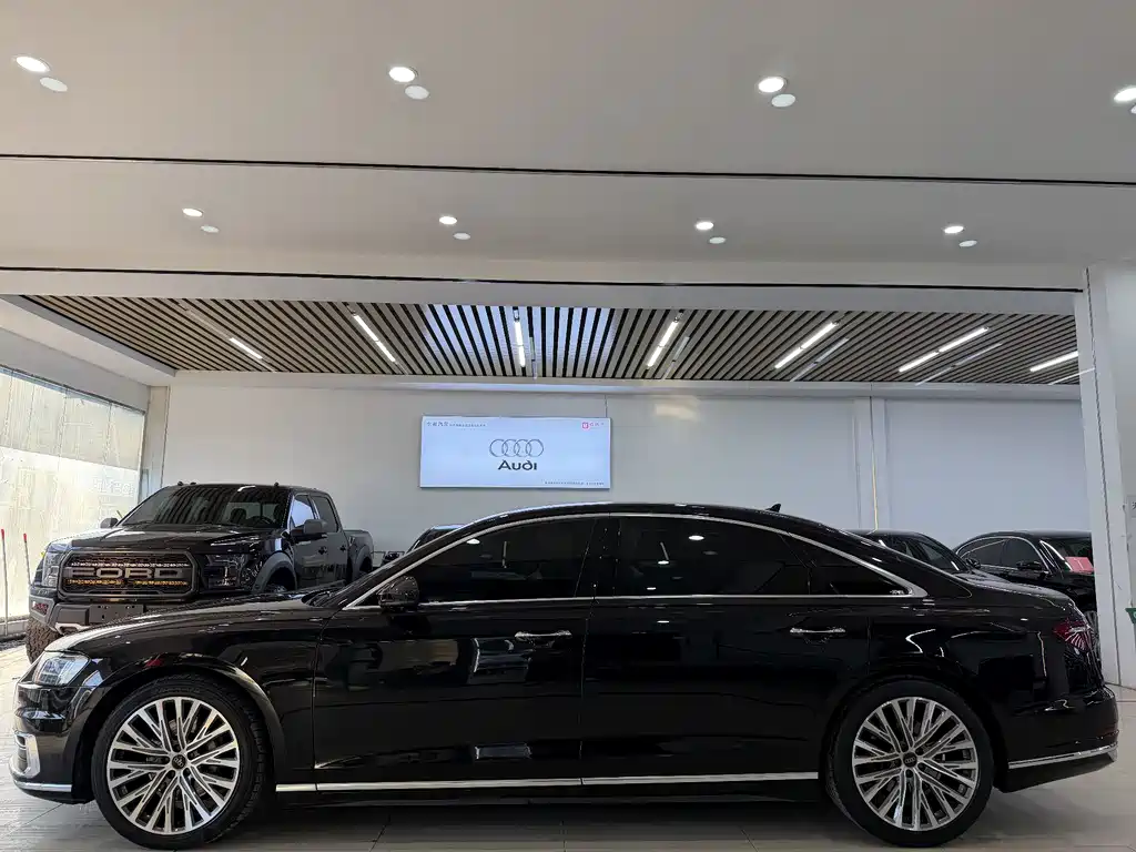 Audi A8 — фото 3