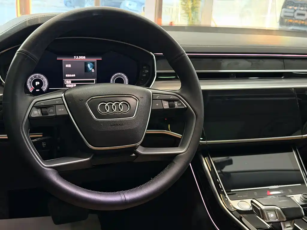 Audi A8 — фото 5