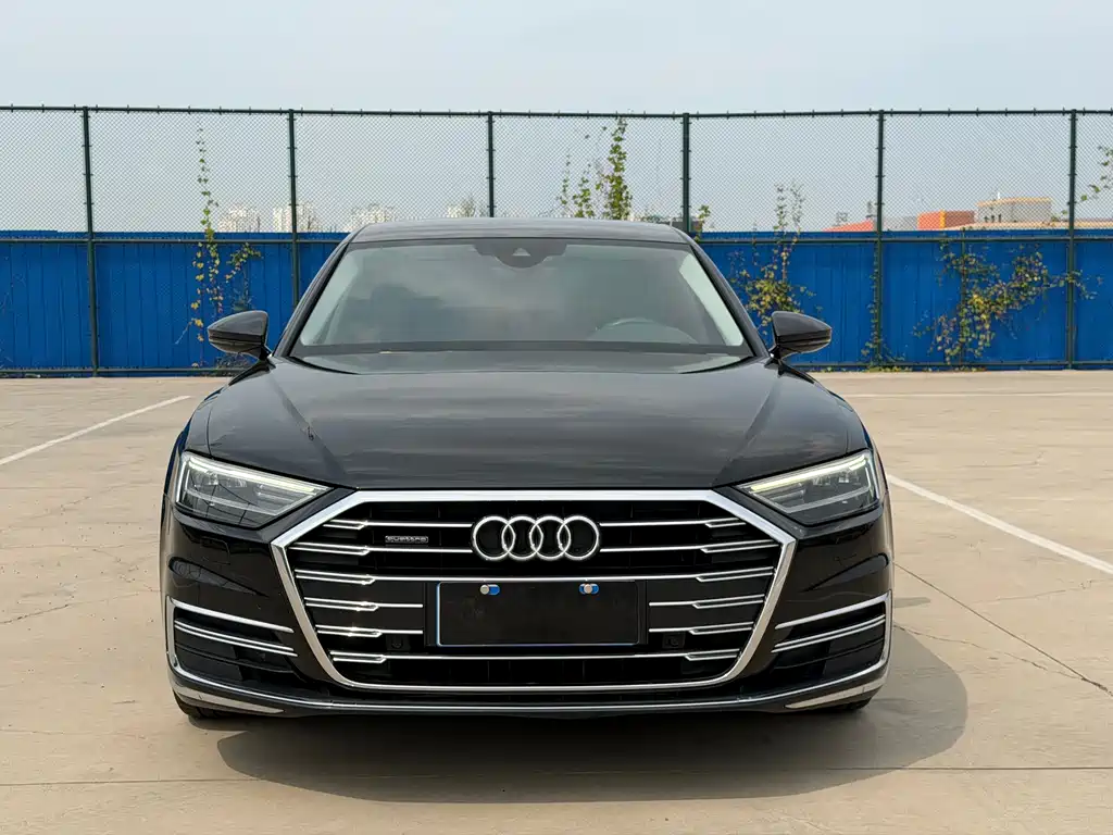 Audi A8 — фото 2