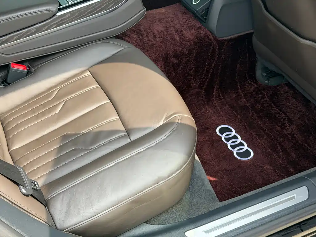 Audi A8 — фото 15