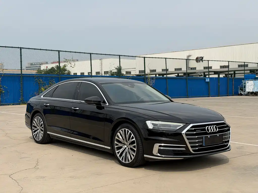 Audi A8 — фото 3