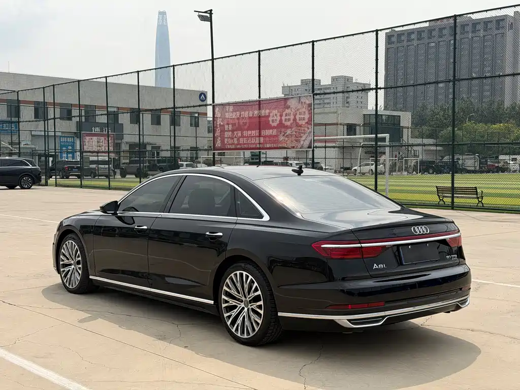 Audi A8 — фото 4