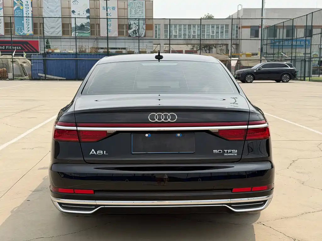 Audi A8 — фото 5