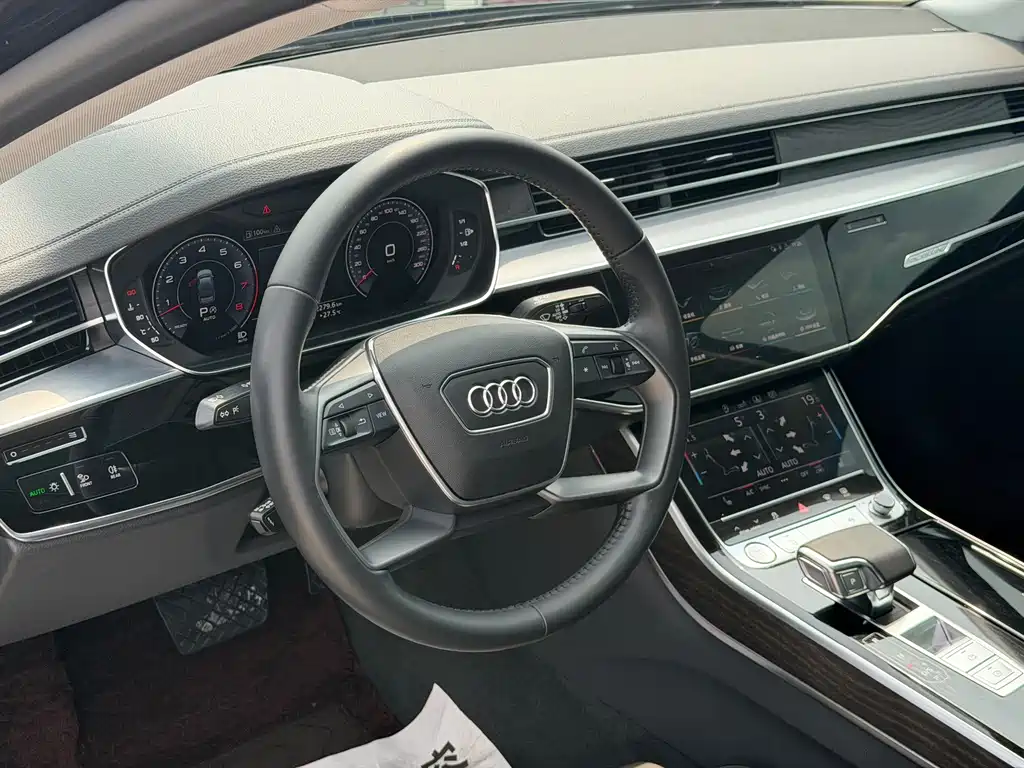 Audi A8 — фото 7
