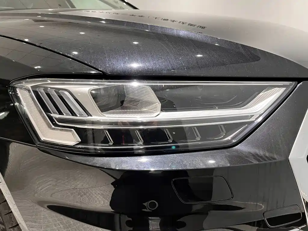Audi A8 — фото 5
