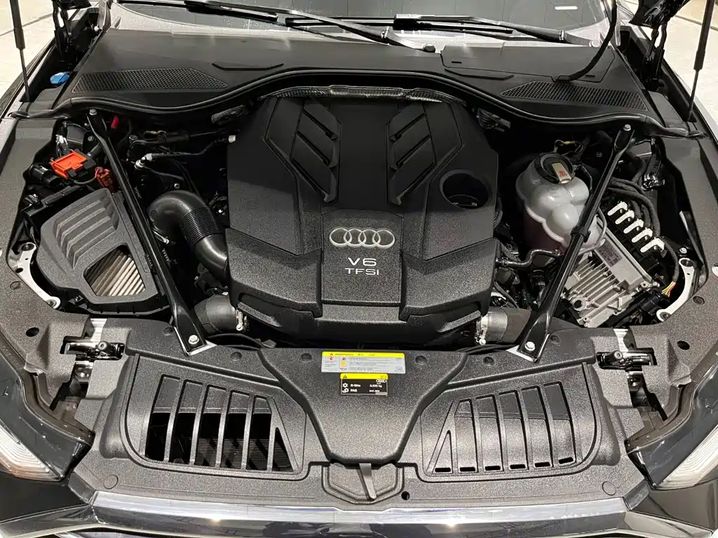 Audi A8 — фото 6