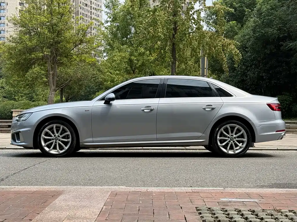 Audi A4L — фото 7
