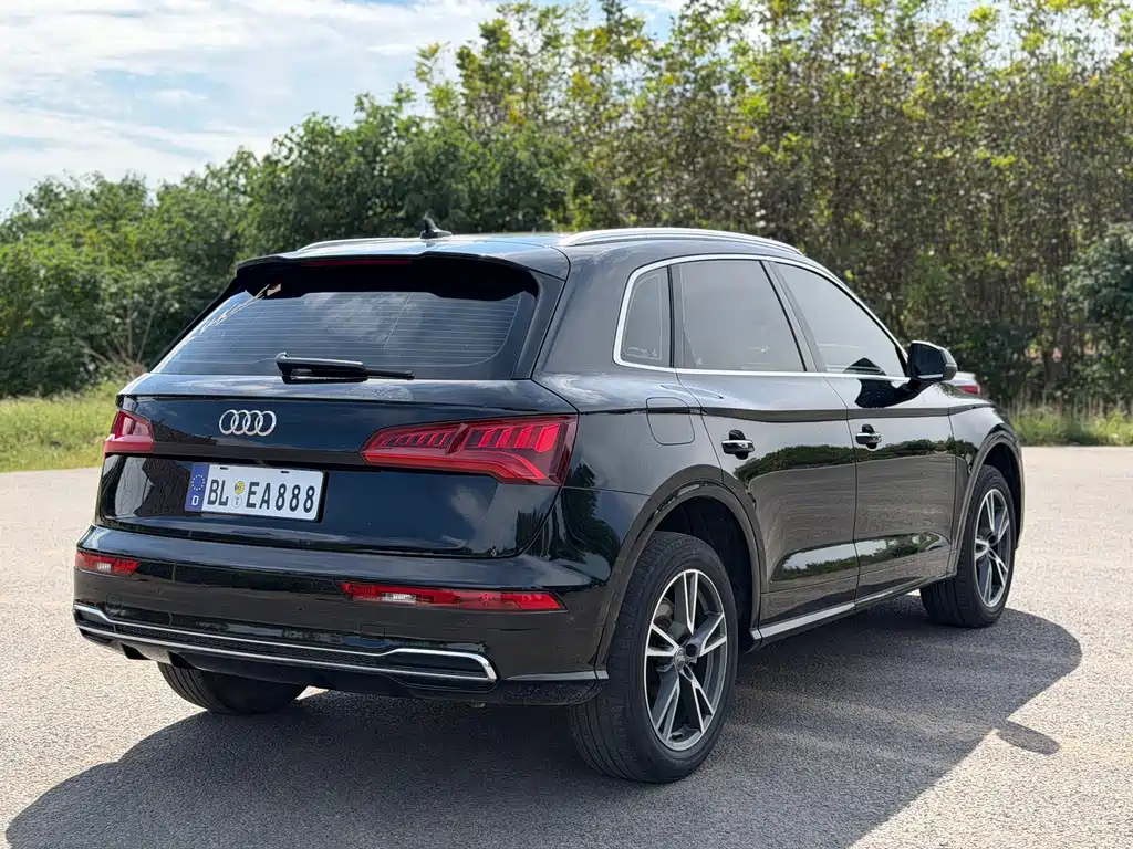 Audi Q5L — фото 9