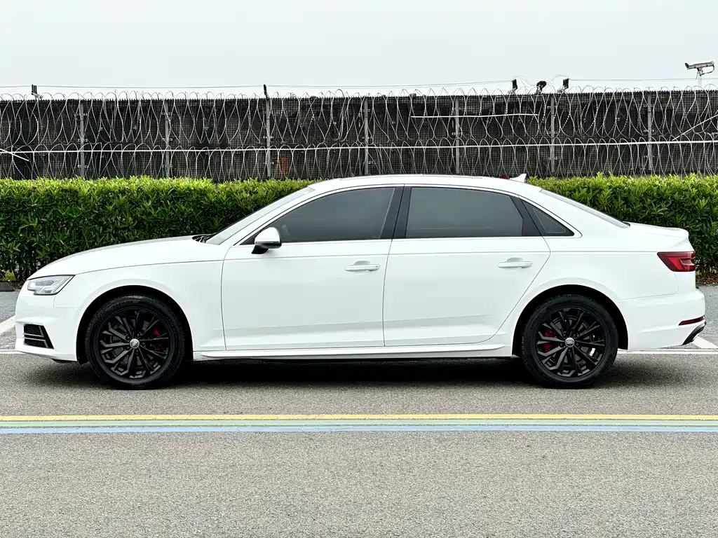 Audi A4L — фото 4