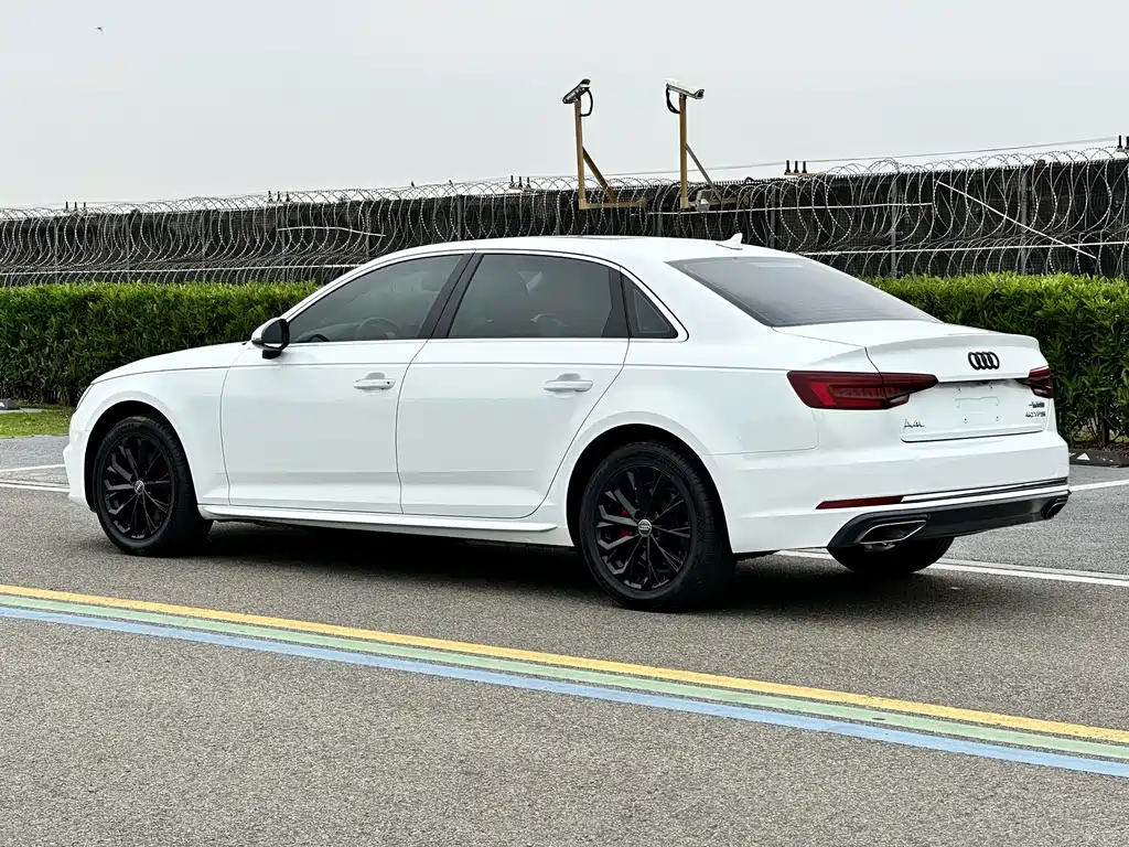 Audi A4L — фото 5