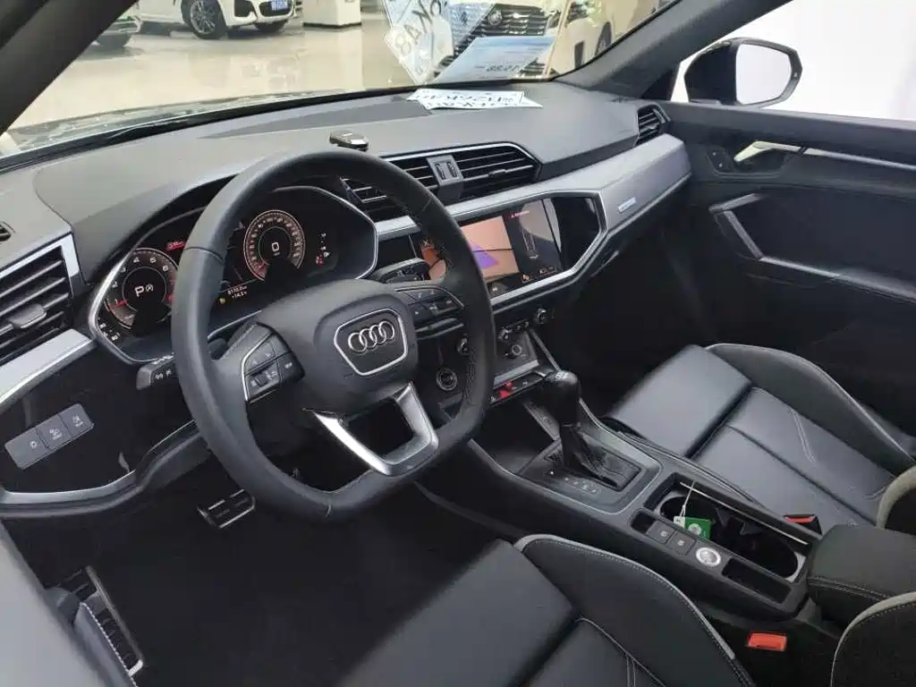 Audi Q3 — фото 6