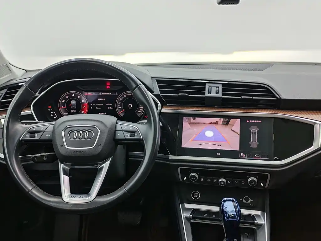Audi Q3 — фото 11