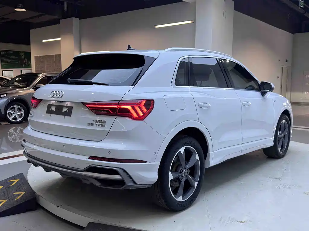 Audi Q3 — фото 6
