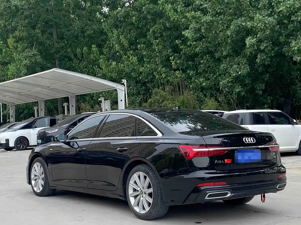 Audi A6L — фото 9