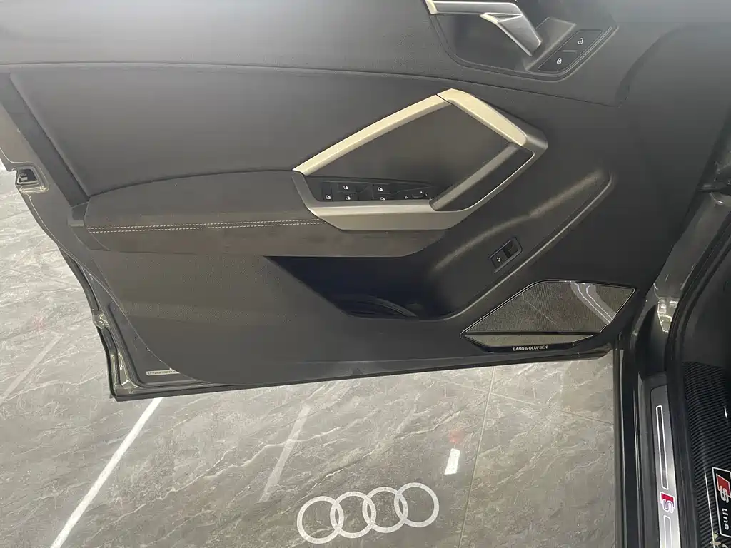 Audi Q3 — фото 14