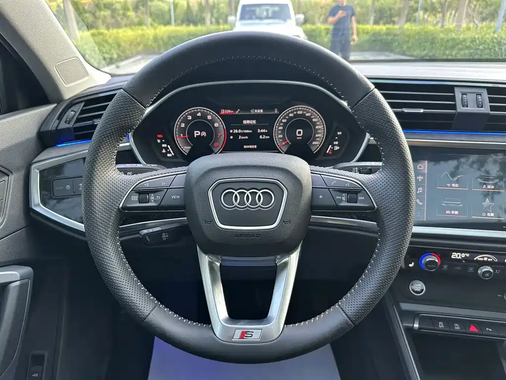 Audi Q3 Sportback — фото 14
