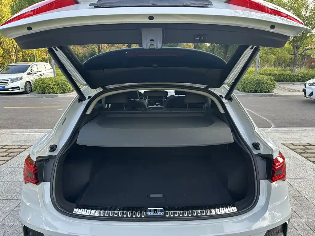 Audi Q3 Sportback — фото 17