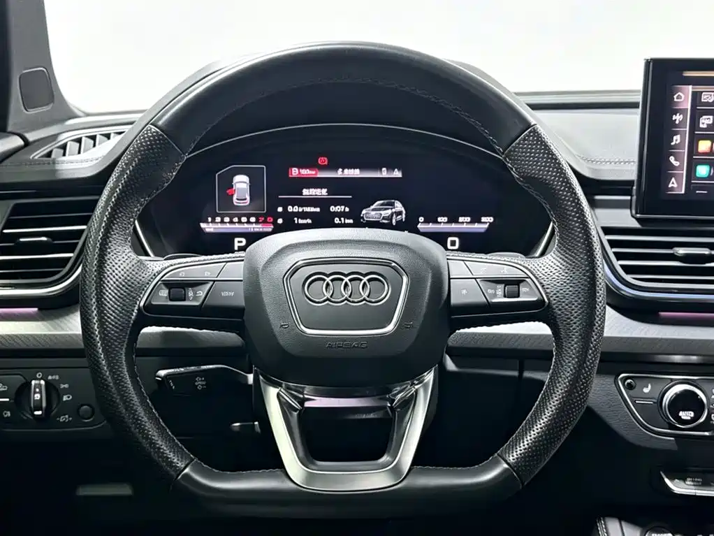 Audi Q5L — фото 10