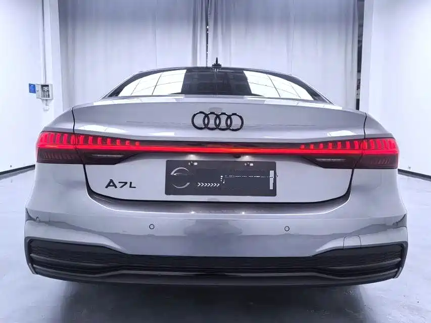Audi A7L — фото 8