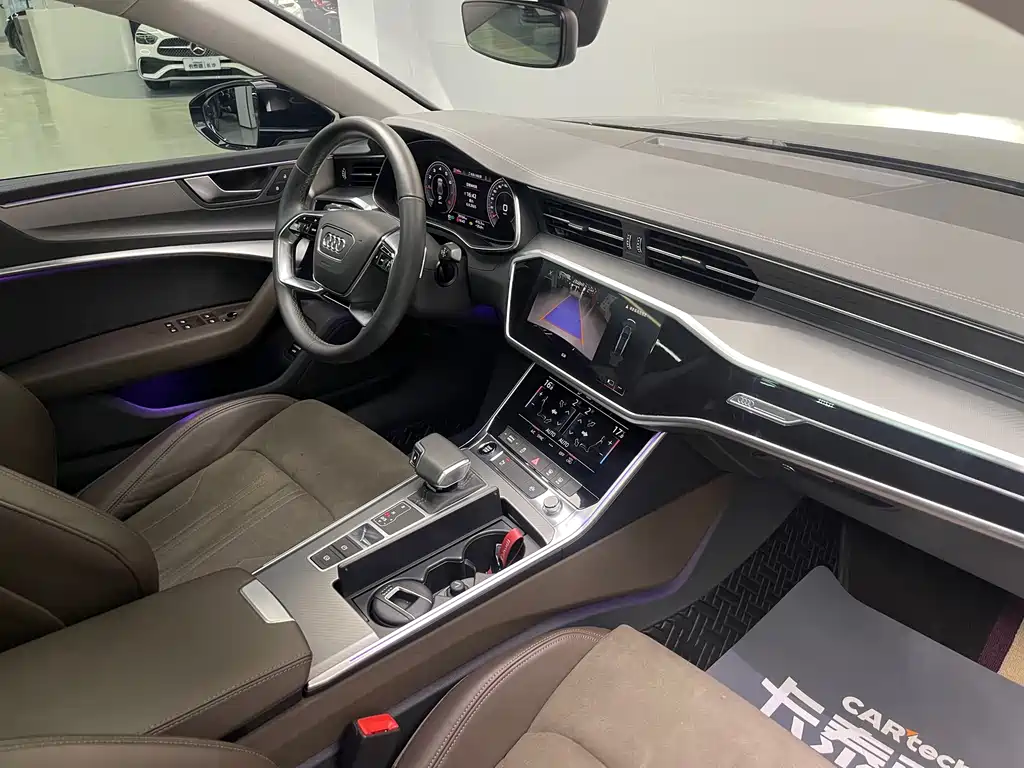 Audi A7L — фото 11