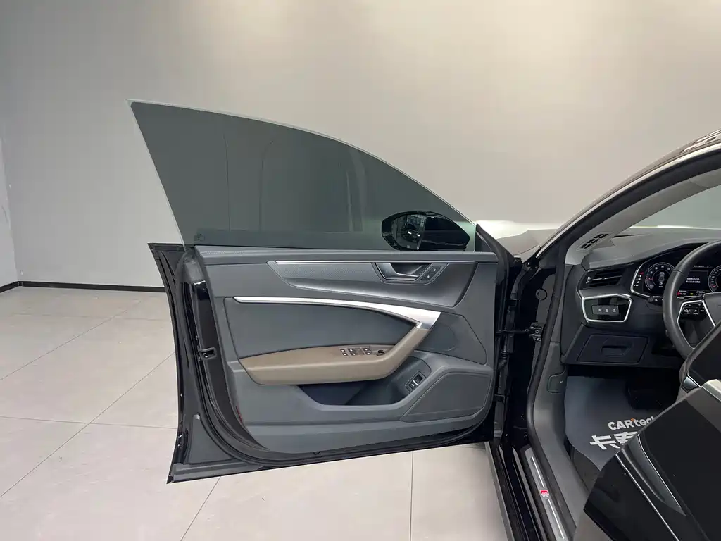 Audi A7L — фото 18