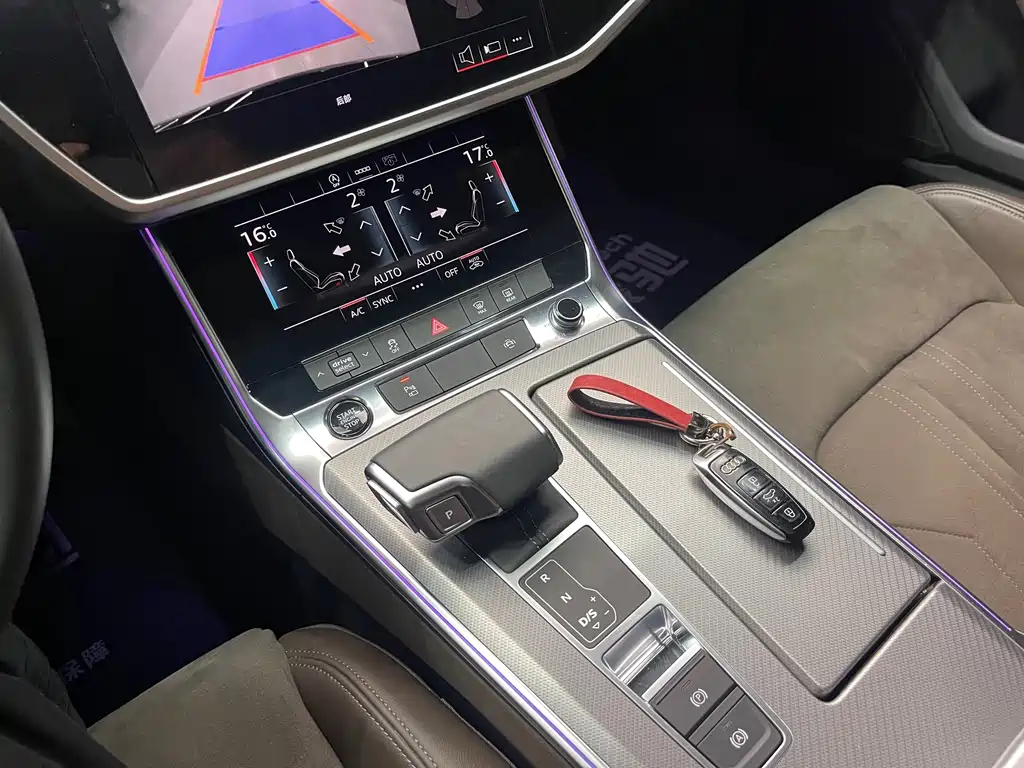 Audi A7L — фото 27