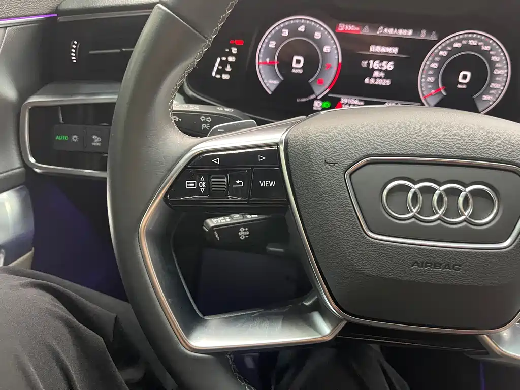 Audi A7L — фото 8