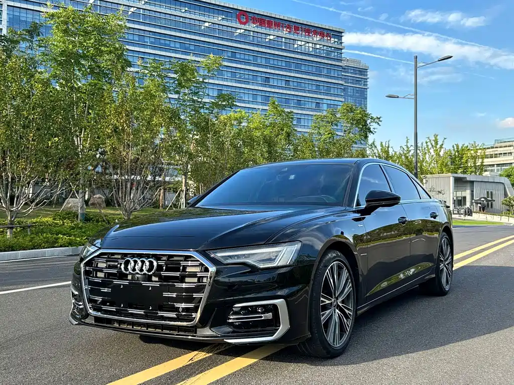 Audi A6L — фото 1