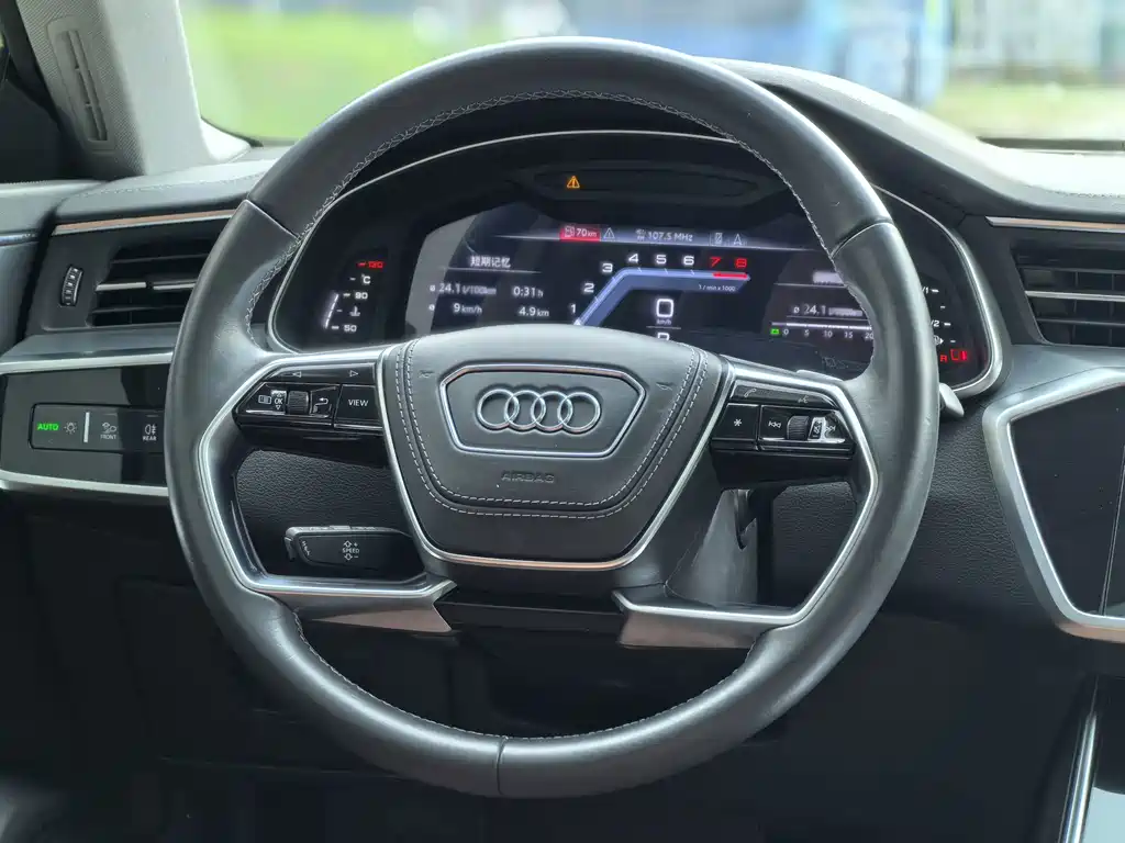 Audi A7L — фото 11