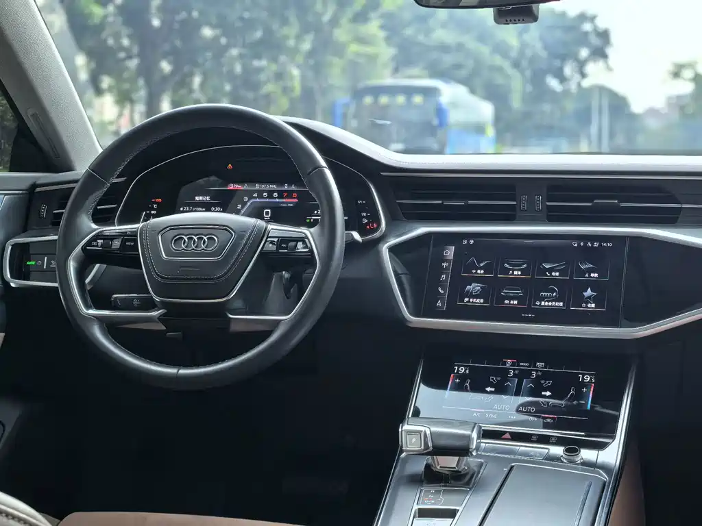Audi A7L — фото 10