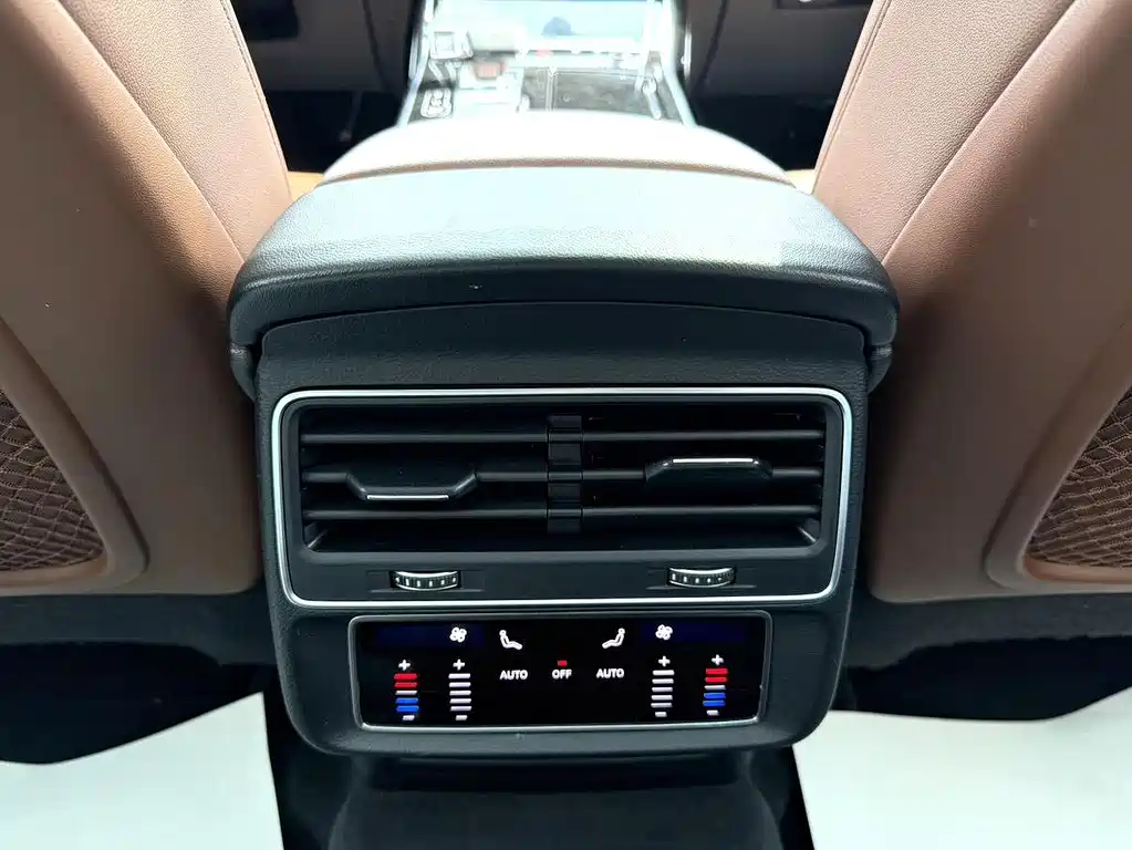 Audi Q7 — фото 13