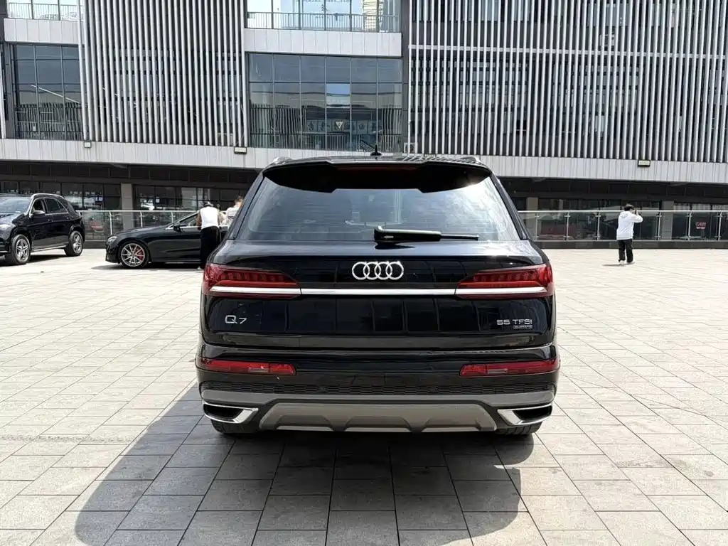 Audi Q7 — фото 17