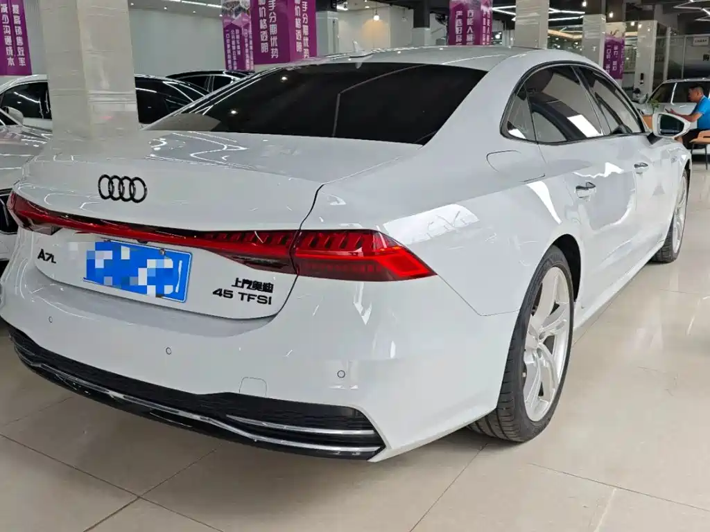 Audi A7L — фото 2