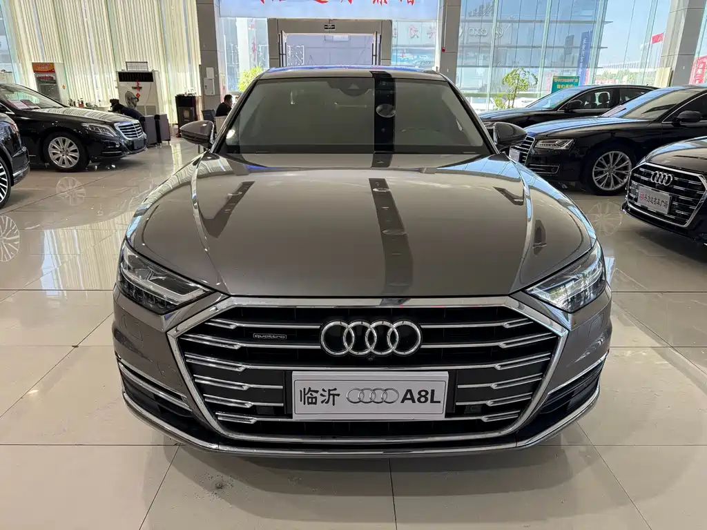 Audi A8 — фото 2