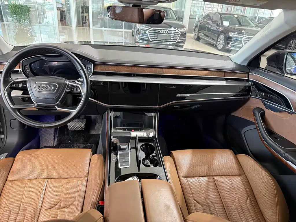 Audi A8 — фото 7